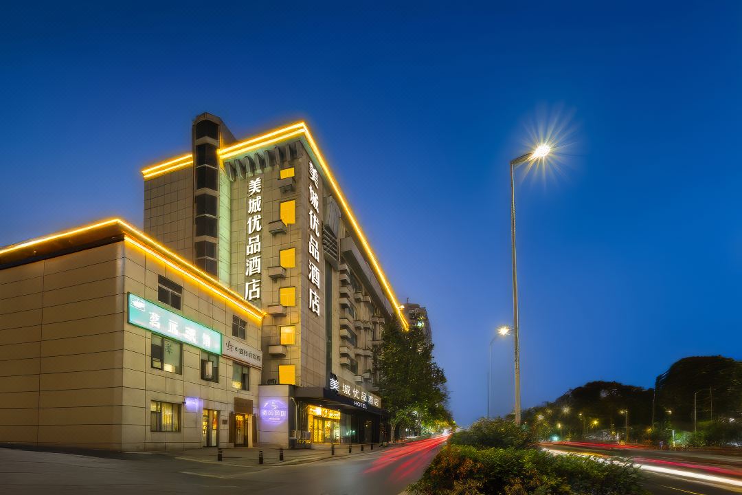 Labor Building, No. 55 Longhai West Road, Zhongyuan District, Zhengzhou, Henan Province, China