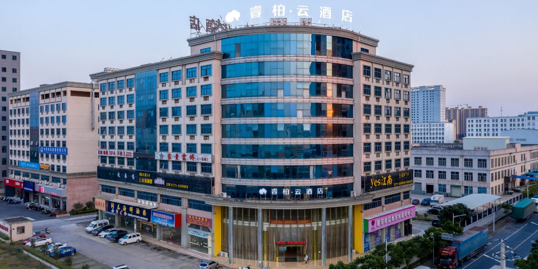 雅斯特酒店(南宁华南城店)