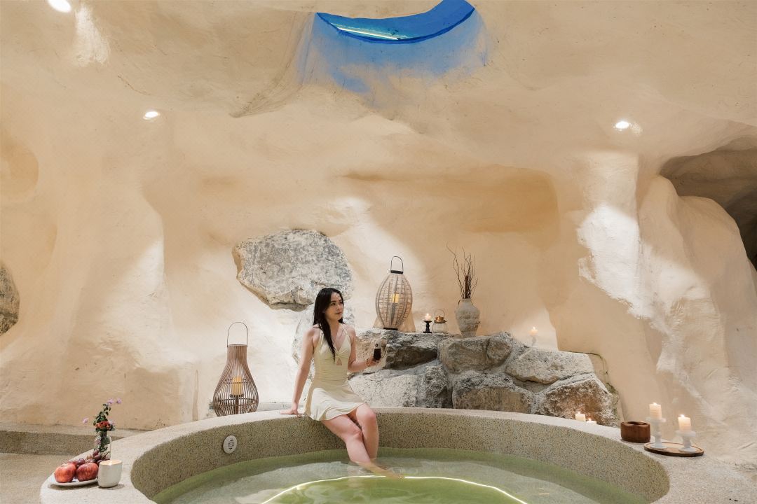Anji Qingshi Shang · Cave Hot Spring Homestay