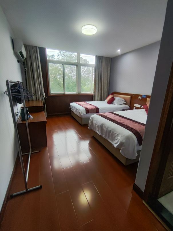 Ningbo Deli Holiday Hotel