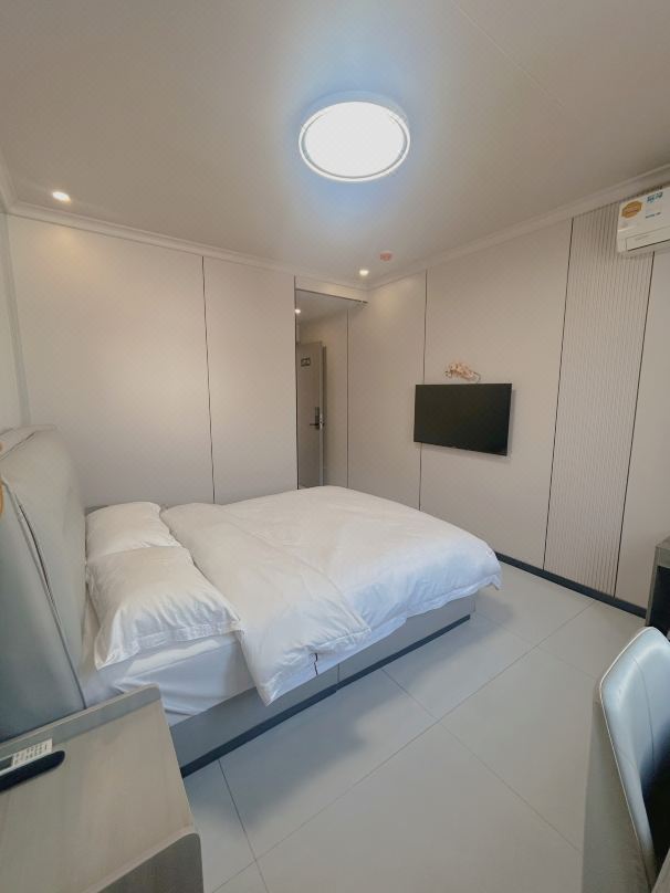 Luoshan Lingyuan Business Hotel