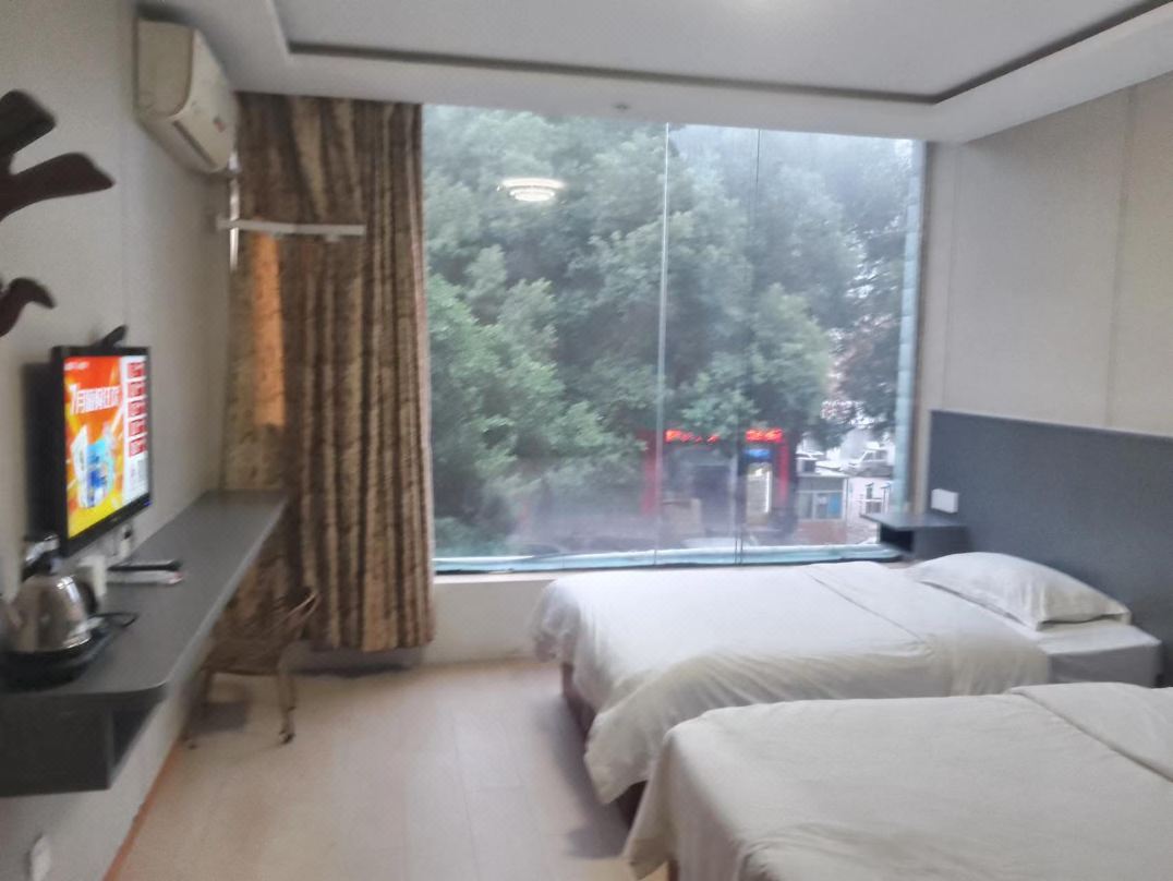 Tuwo Holiday Hotel (Ganzhou South Bus Station)