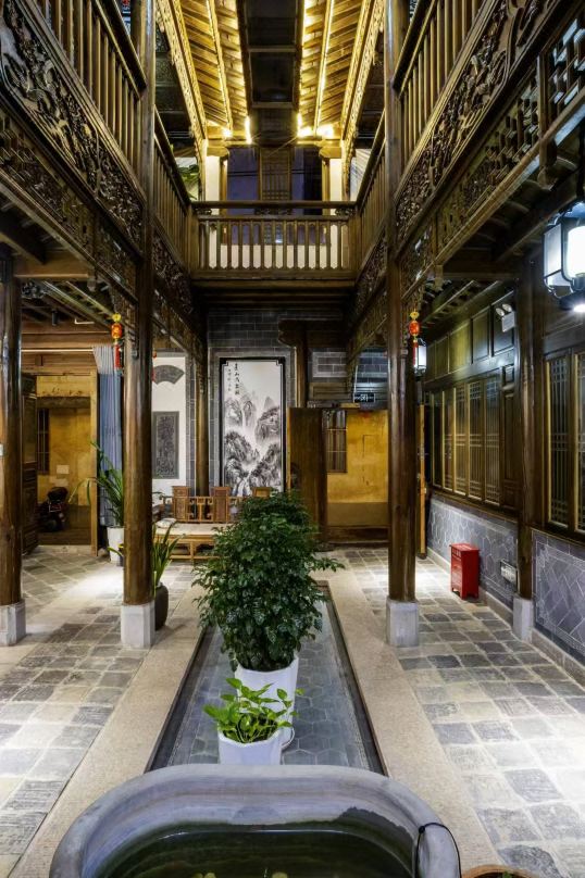 Jianshui First Line Tian Inn