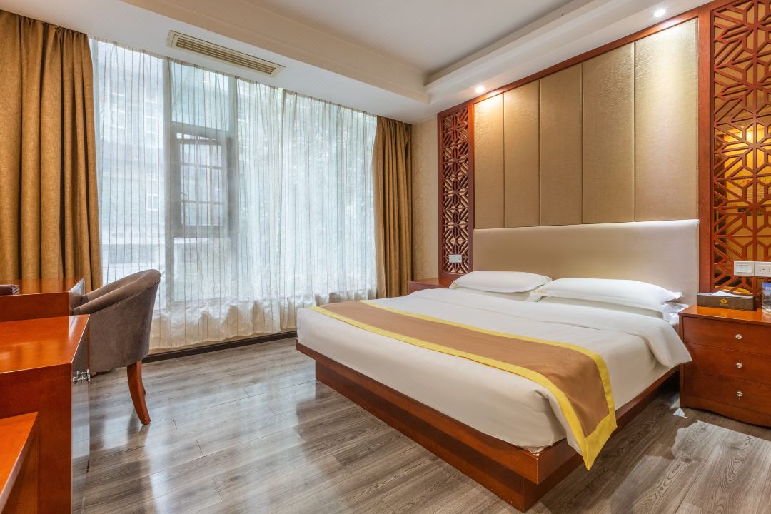 Honghe Hotel (Zunyi Zhuhai Road Guomao Shopping Center)