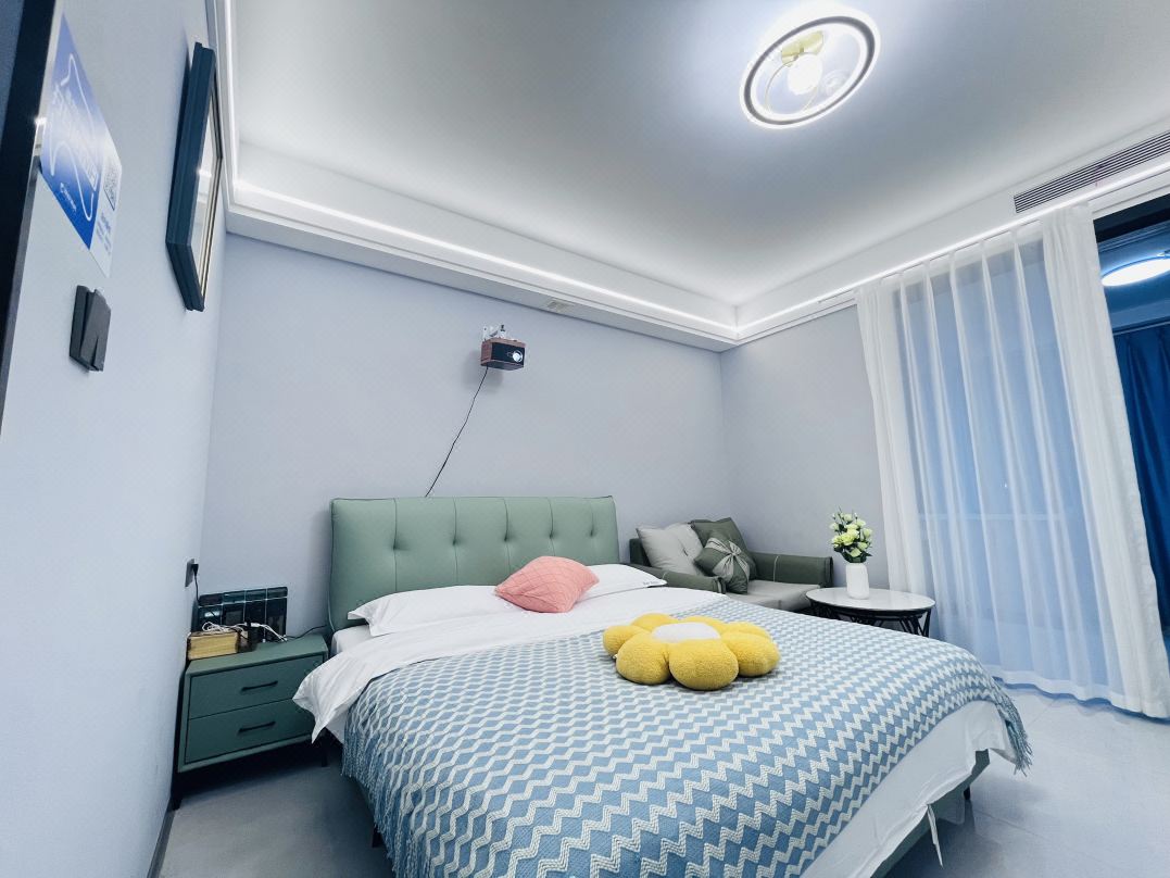 Zhengzhou Starry Sky Hotel (Miaoli Commercial Center Aquarium)