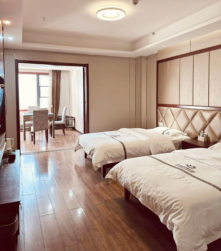 Honghu Tianyuan Times Business Hotel