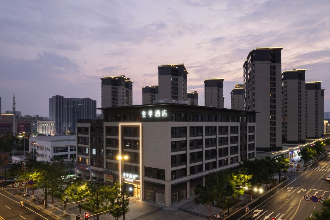 JI Hotel (Nanjing Pukou University of Technology Metro Station)
