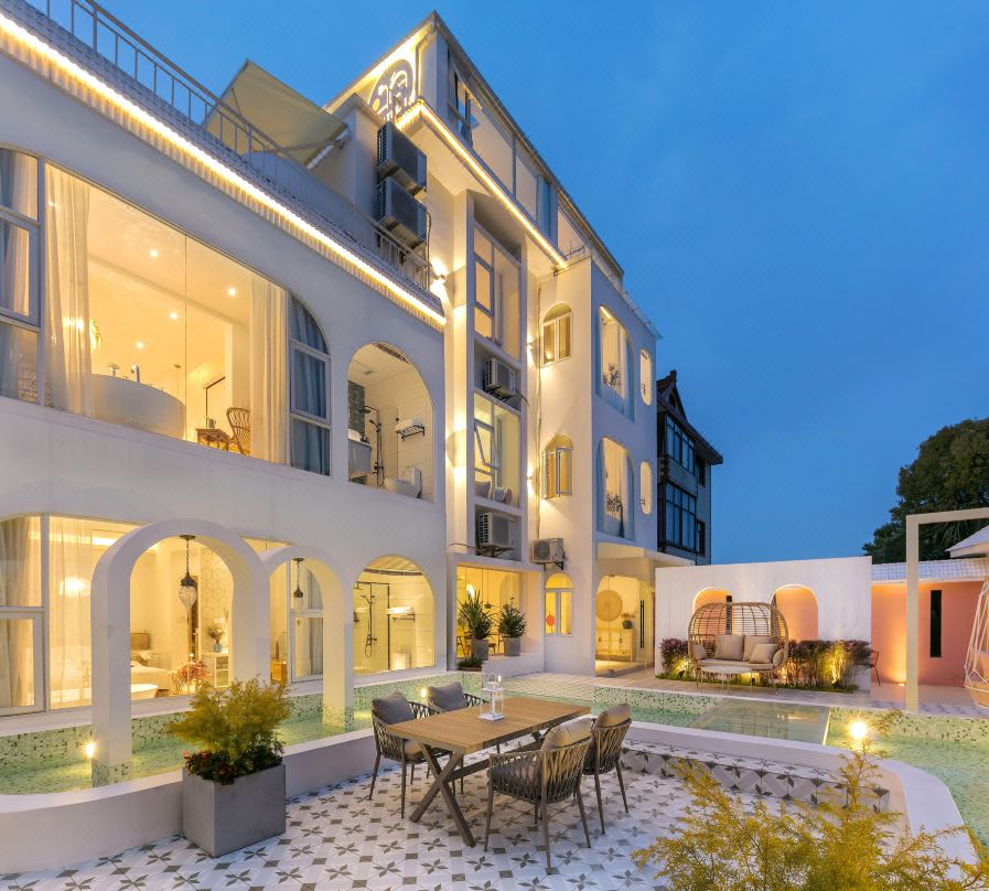 Dream Fairy Tale Fireworks Castle Homestay (Shanghai International Tourism Resort)