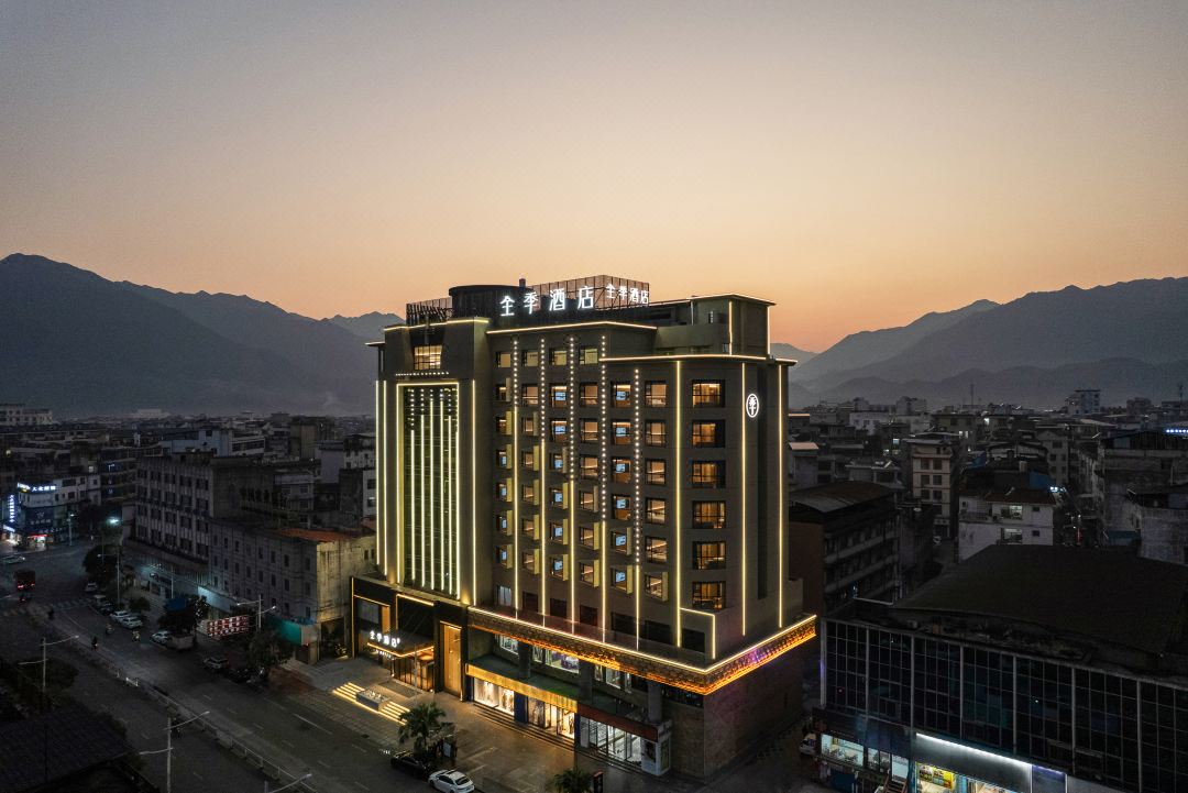 All Seasons Hezhou Zhaoping Pedestrian Street Hotel