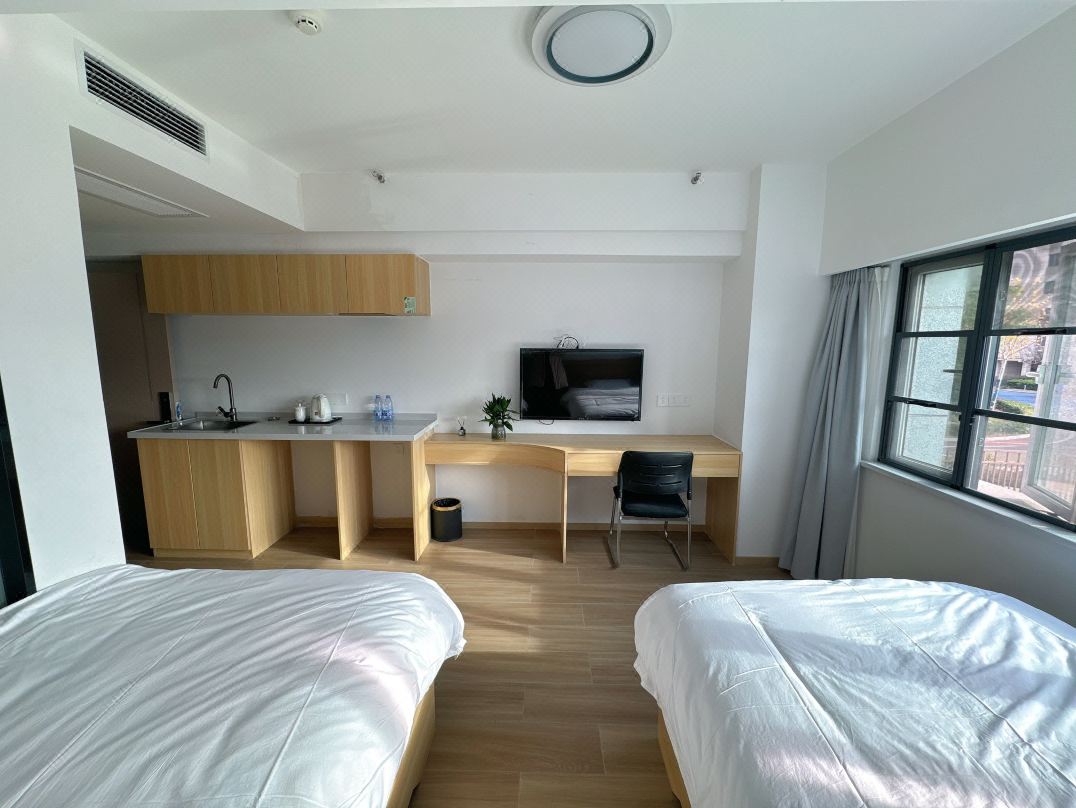 Xiyayuan Hotel (Baishazhou Avenue Fenghuo Village Subway Station)