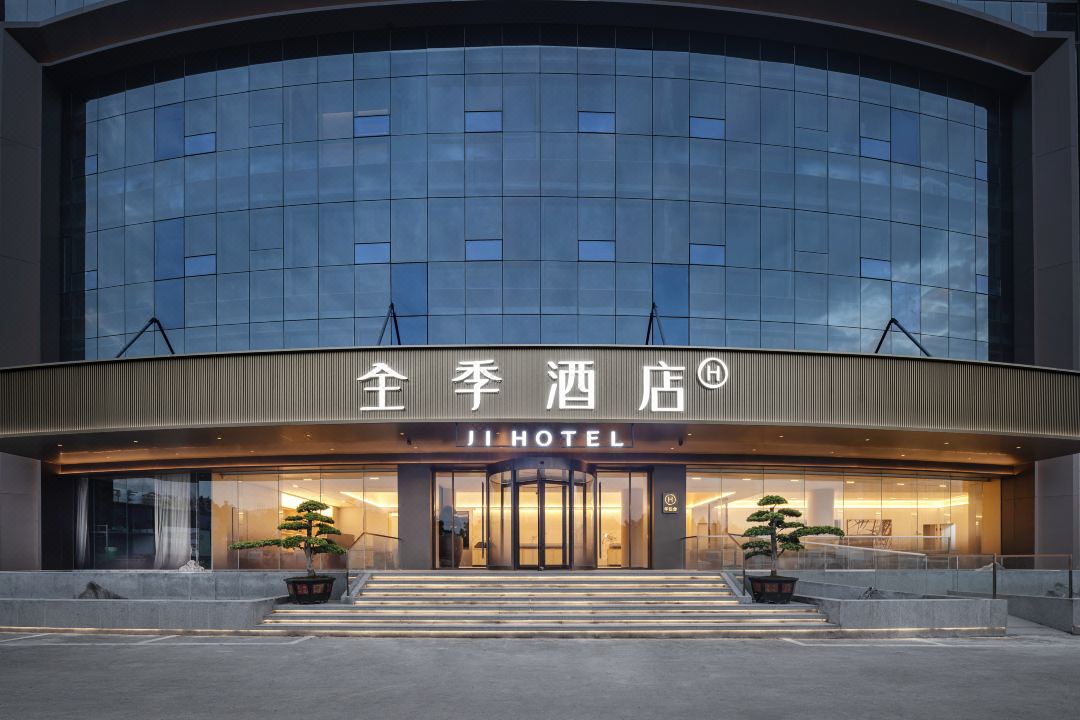 JI Hotel (Chongqing Automobile Expo Center Sanya Bay Subway Station)