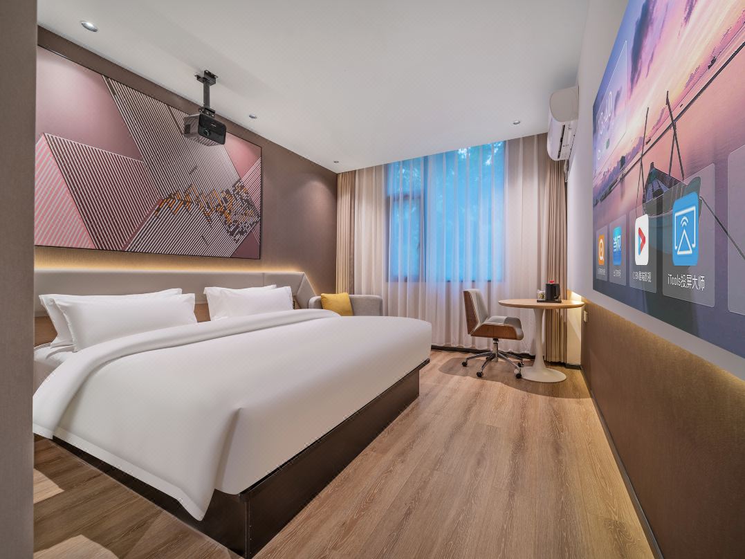 iu Hotel (Kaizhou New Century Pedestrian Street)
