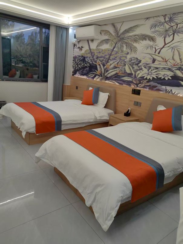 Lanying Business Hotel (Yinan Tongjing Town Zhuquan Scenic Area)