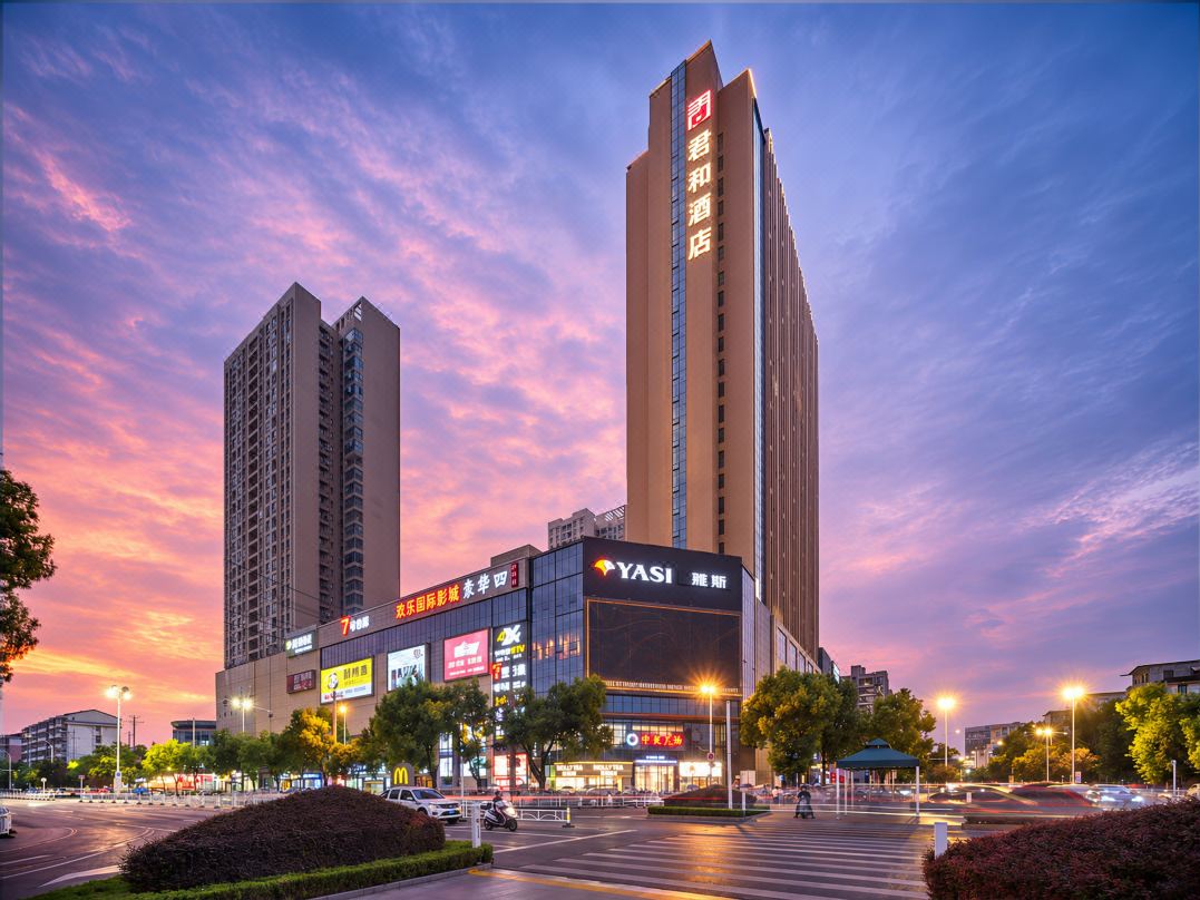 Junhe Hotel (Yingcheng Central Plaza)