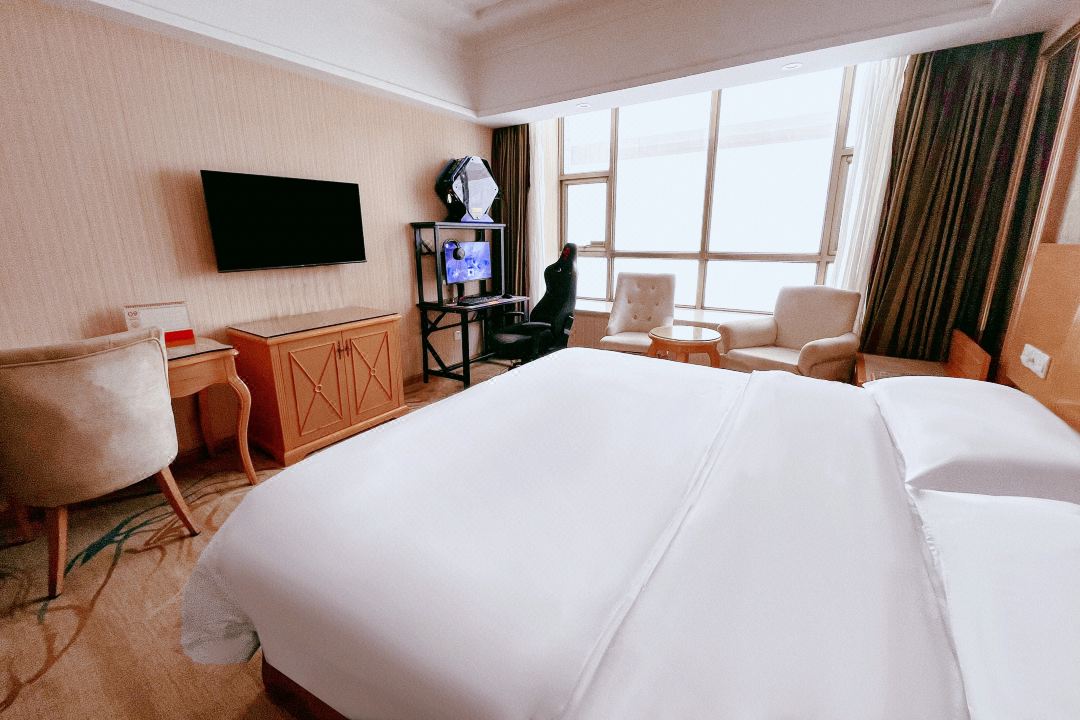 Jingfang Esports Hotel (Guangming Dajianli Shopping Center Store)