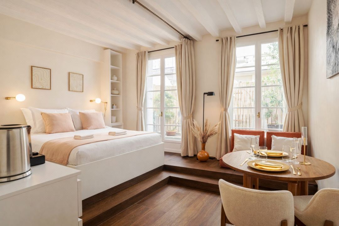 Notre-Dame studio with lift & terrace views