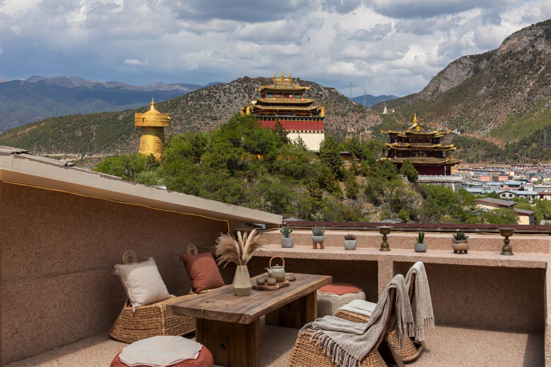 Shangri-La France Private Residence (Dukezong Ancient City Great Buddha Temple Prayer Wheel)
