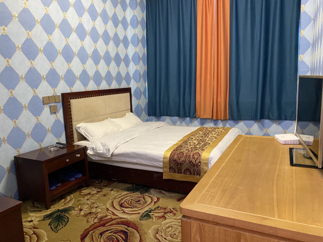 Luhuo Bulacon Hotel