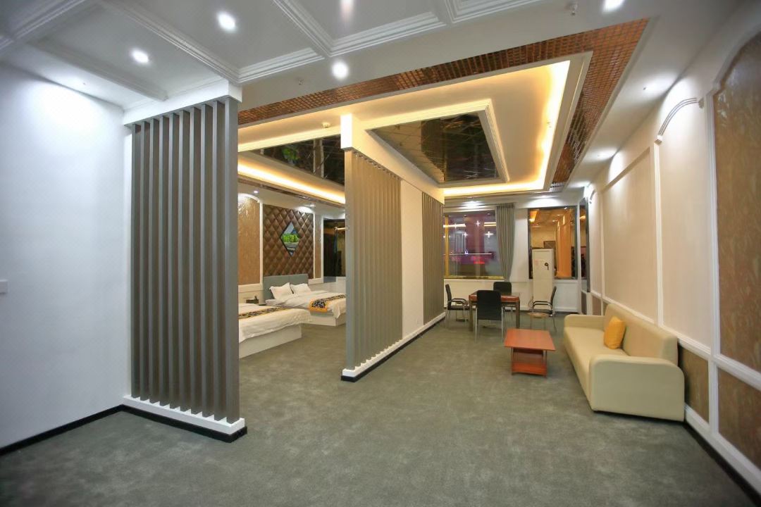 Yanhong Hotel
