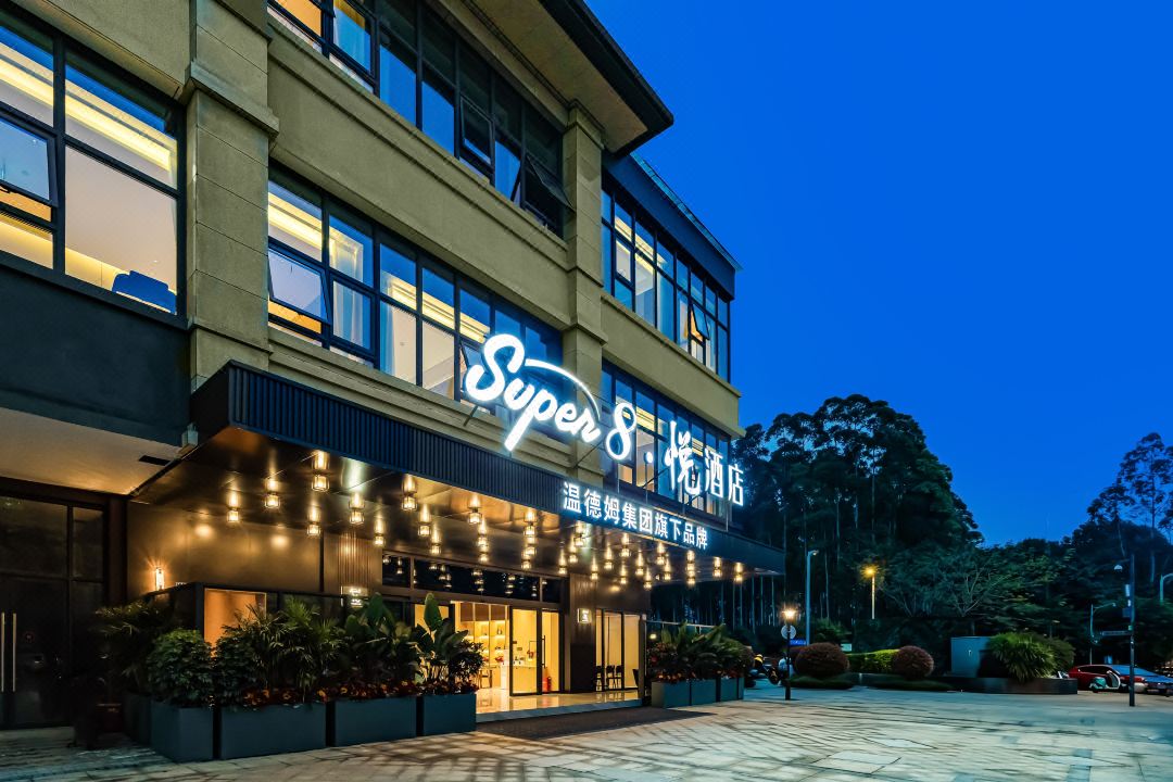 Super 8 yue Hotel
