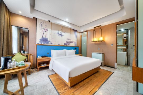 Elong Anyun Hotel (Shanghai Lujiazui Minsheng Road Subway Station)