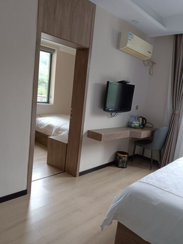 Pingwu Shuheng Business Hotel