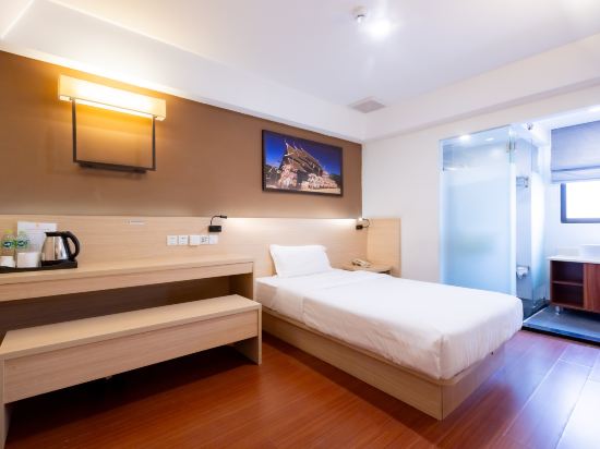 Chiang Roi 7 Days Inn - Tap to explore photos