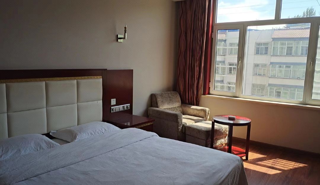 Fugu Xinmin Derong Hotel