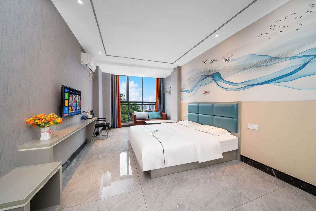Qujia Hotel (Liaobu Xiangshi Park)