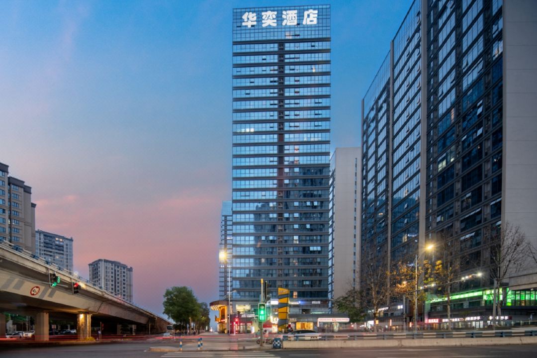 Huayi Hotel (Chongqing Yuelai National Expo Exhibition Center)