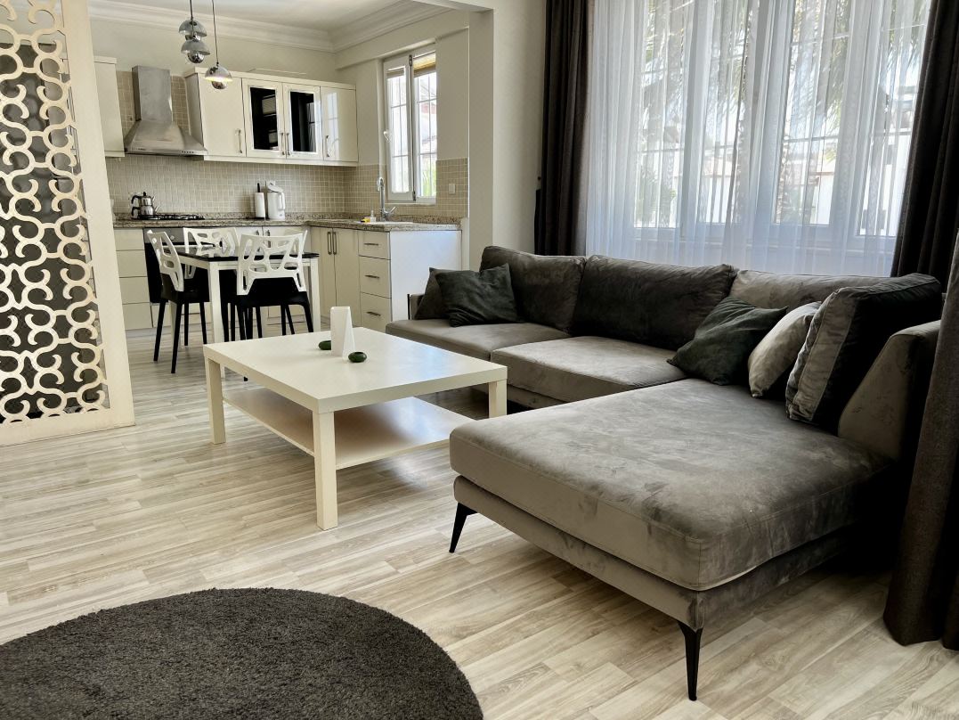 Apartment in Complex with Pool and Great Location