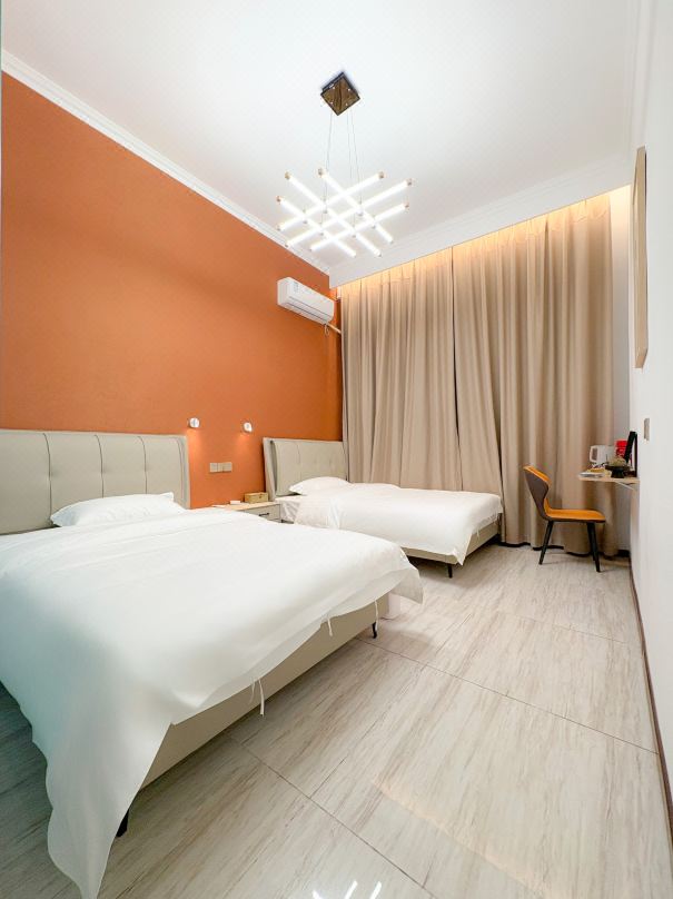 Luoyi Courtyard Homestay