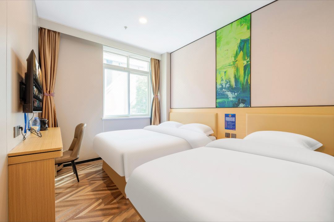 Junhe Hotel (Yonghe Palace Nanluoguxiang Branch)
