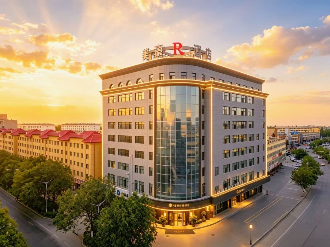 R ROYALSS HOTEL