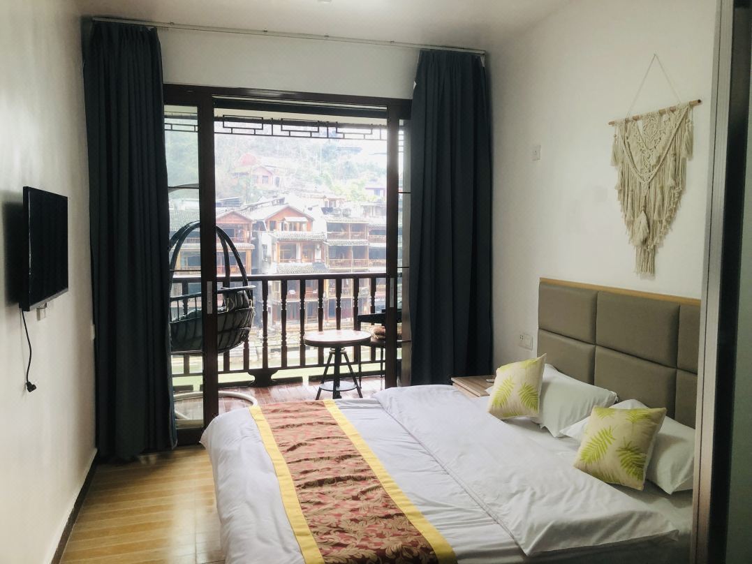 Phoenix Ancient City Glazed Time Homestay Ten Thousand Famous Towers Fengqiao Store