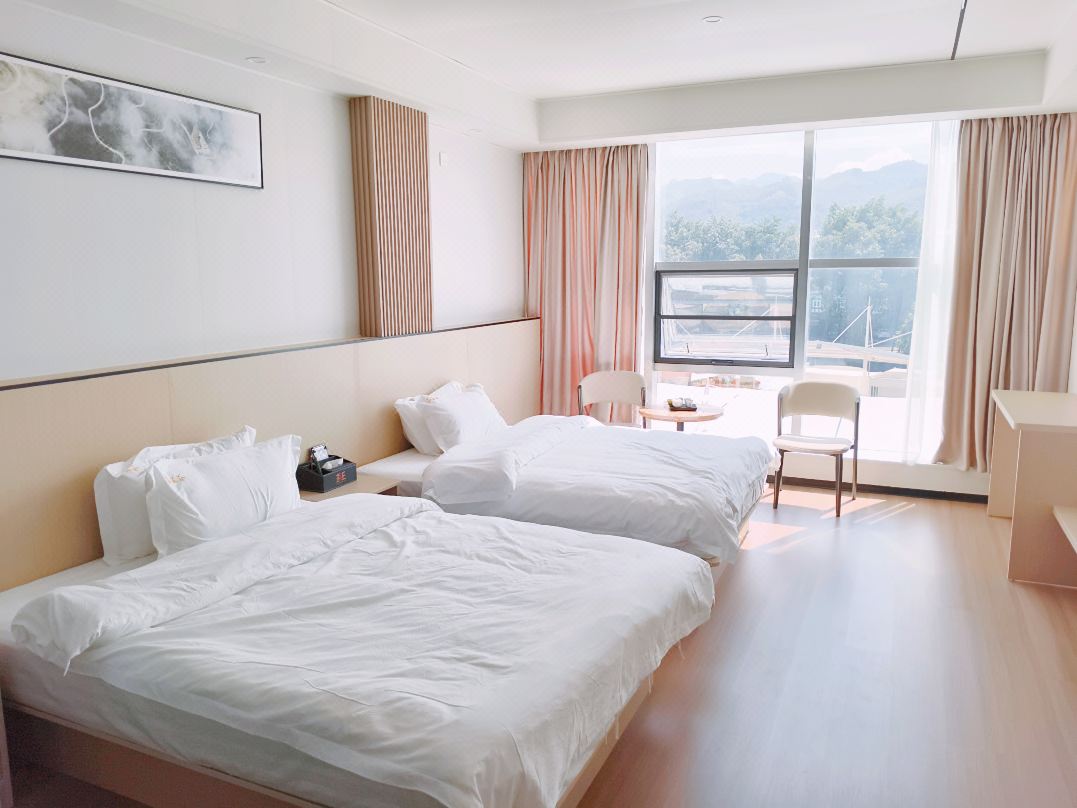 Pinghe Regional Tourism Distribution Service Center Hotel