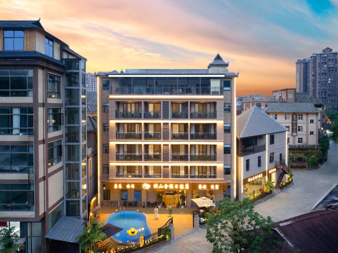 Lanshan She Holiday Hotel (Xishuangbanna Jinghong Menglong Dafosi Manhe Na Scenic Area Branch)