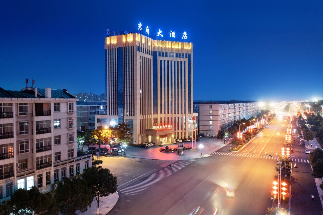 Luoshan Junfu Hotel