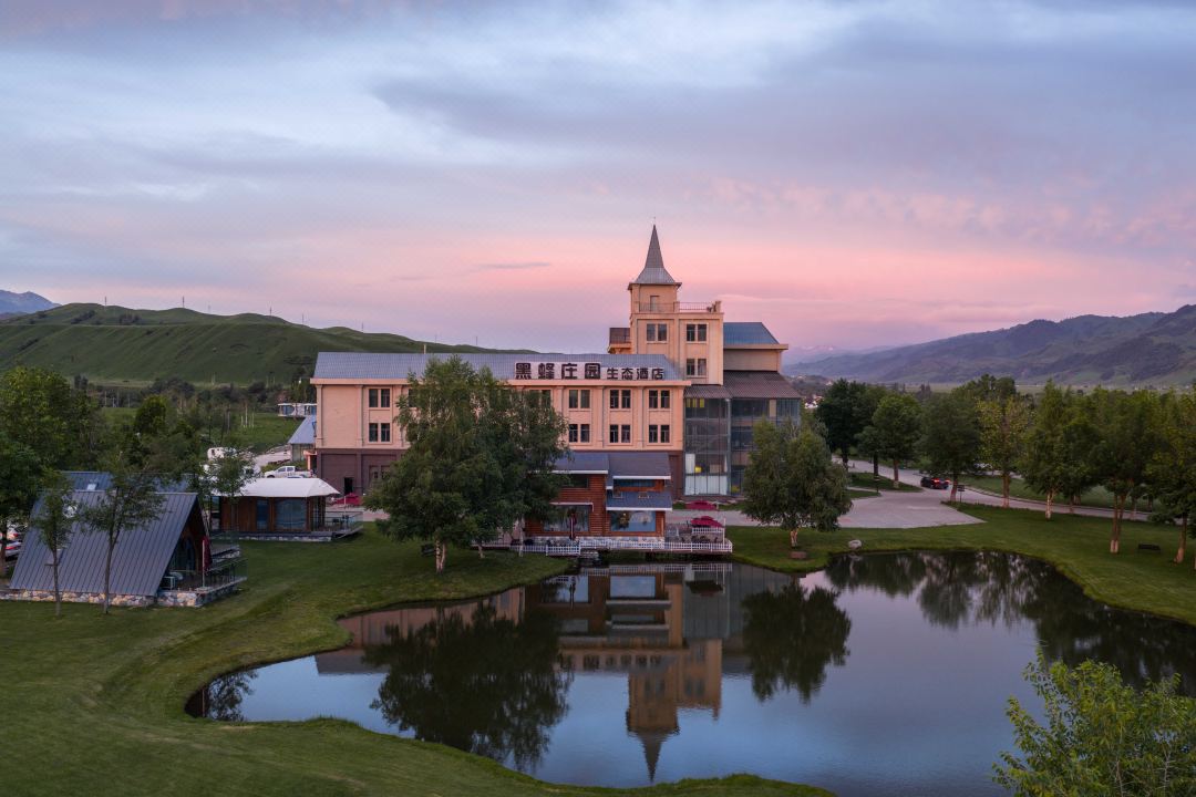 Yili Black Bee Manor Eco Hotel
