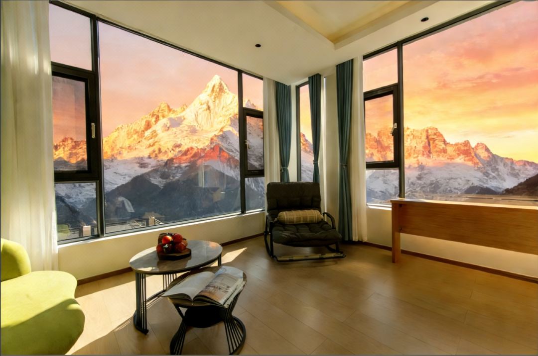 Jijing Xilu Bieyuan｜Starry Canyon Homestay(Hutiaoxia Branch)