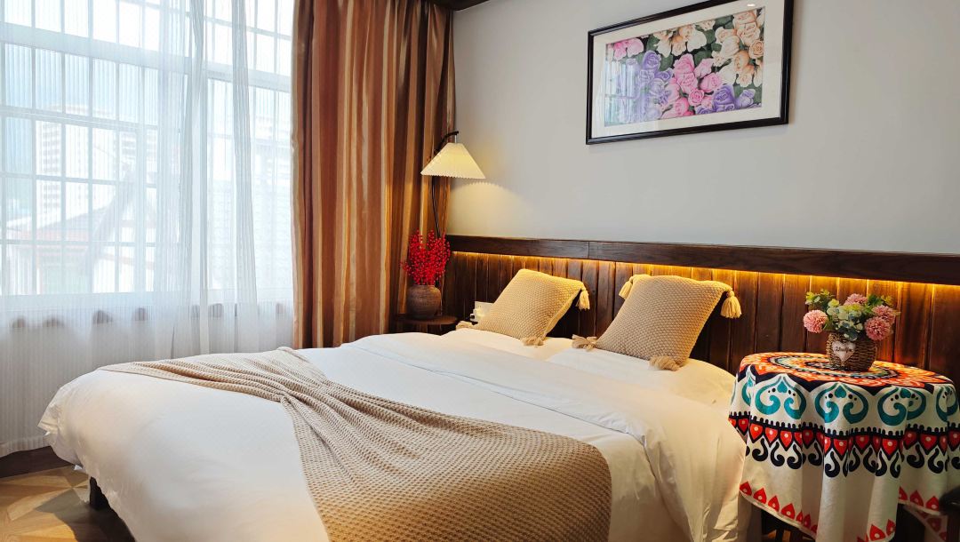 Small Backbasket B&B (Zhangjiajie Tianmen Mountain Cableway Station Store)