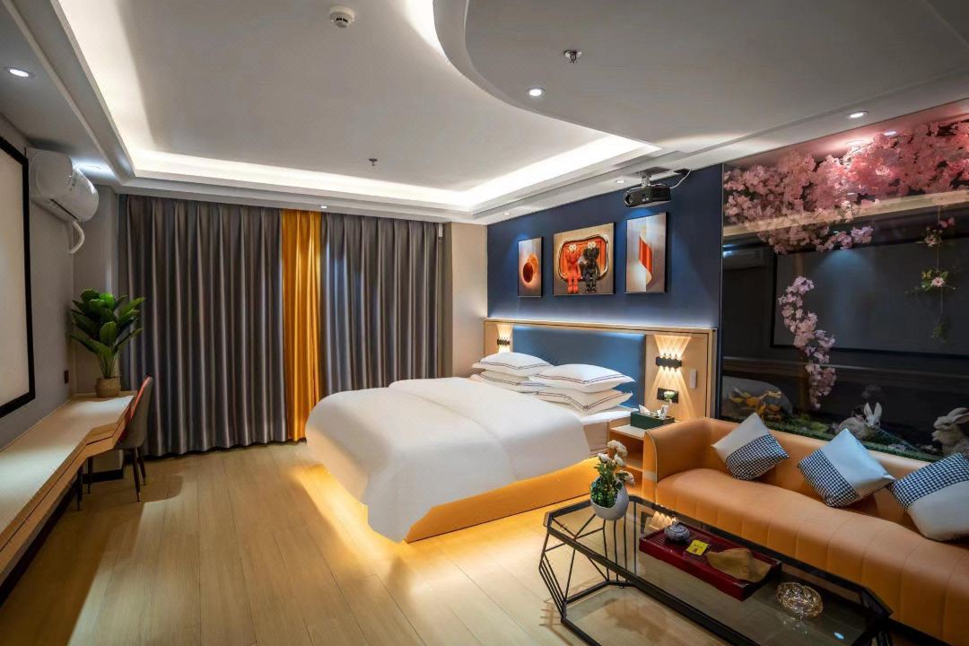 Lido Holiday Hotel (Puning Plaza Wantaihui Branch)
