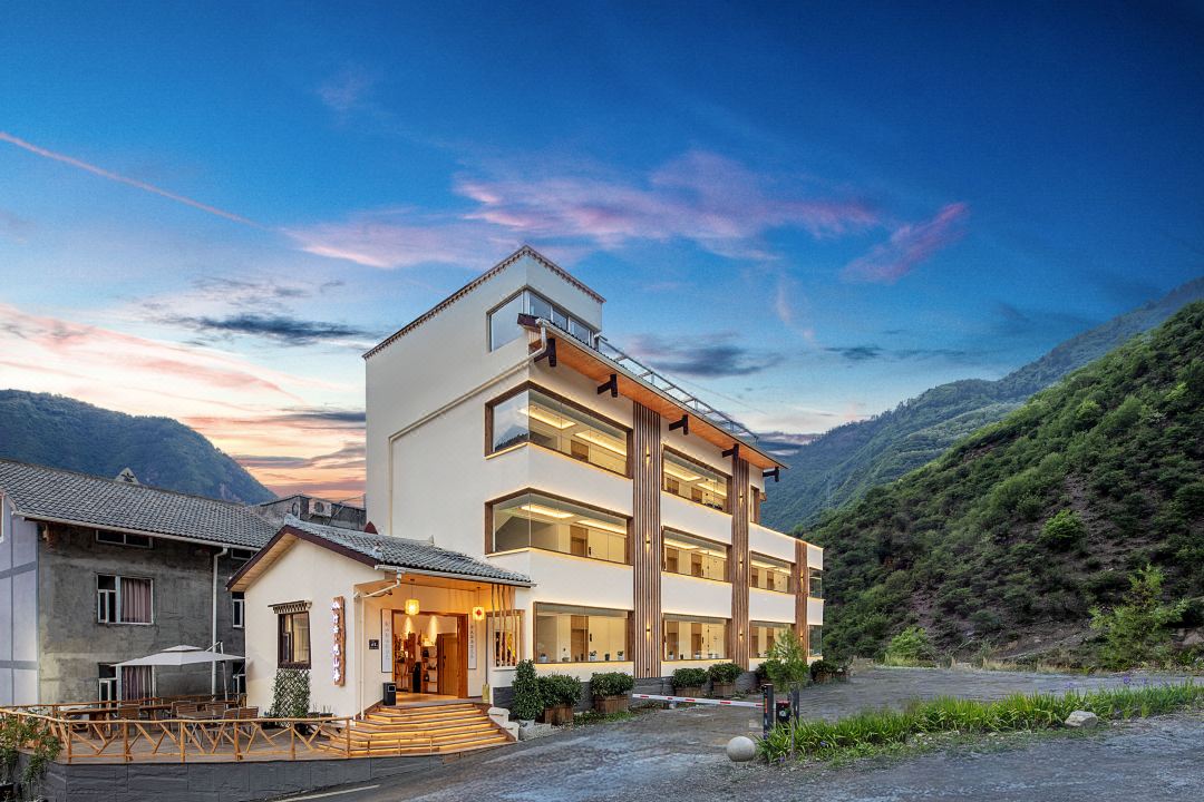 Xingyun · Viewing Mountains and Seas Homestay