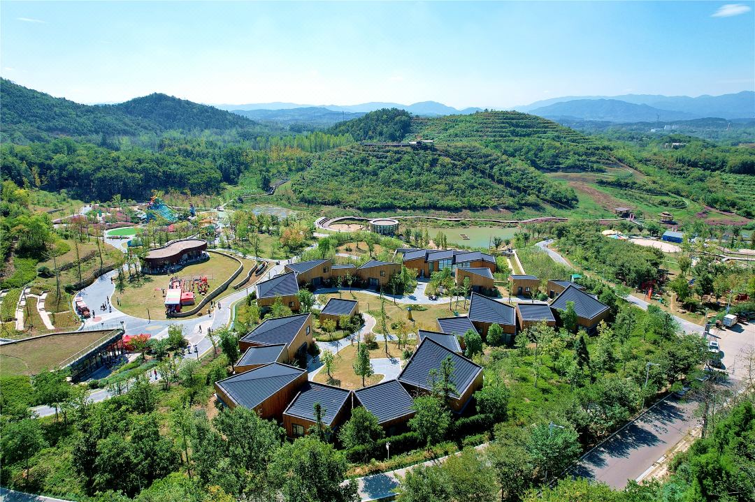 Guangshan Wooden House B&B