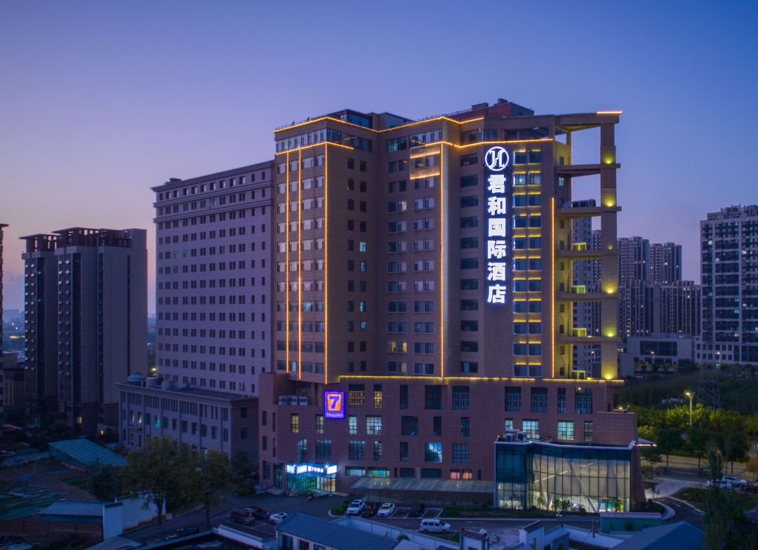 Jun He International Hotel