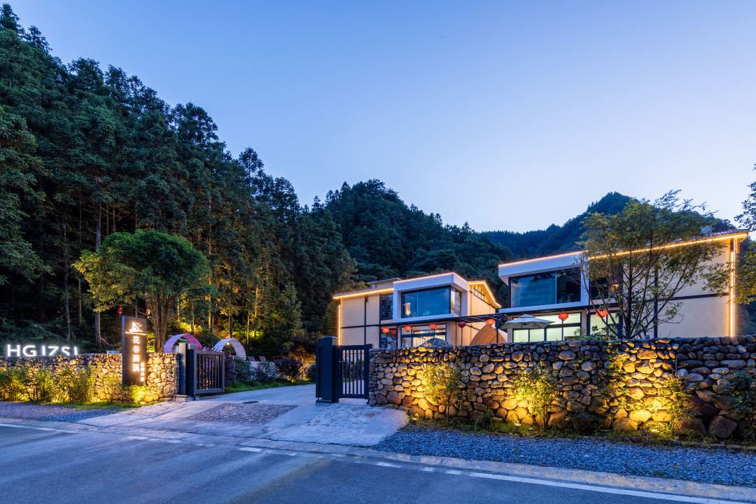 Flower Valley·Jianzhu Homestay (Zhangjiajie National Forest Park Branch)