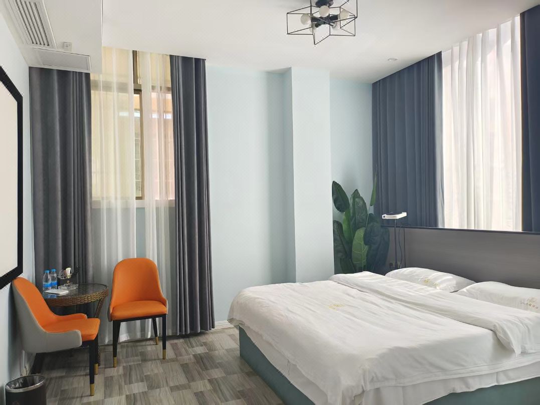 Tongren Aiyue Theme Hotel