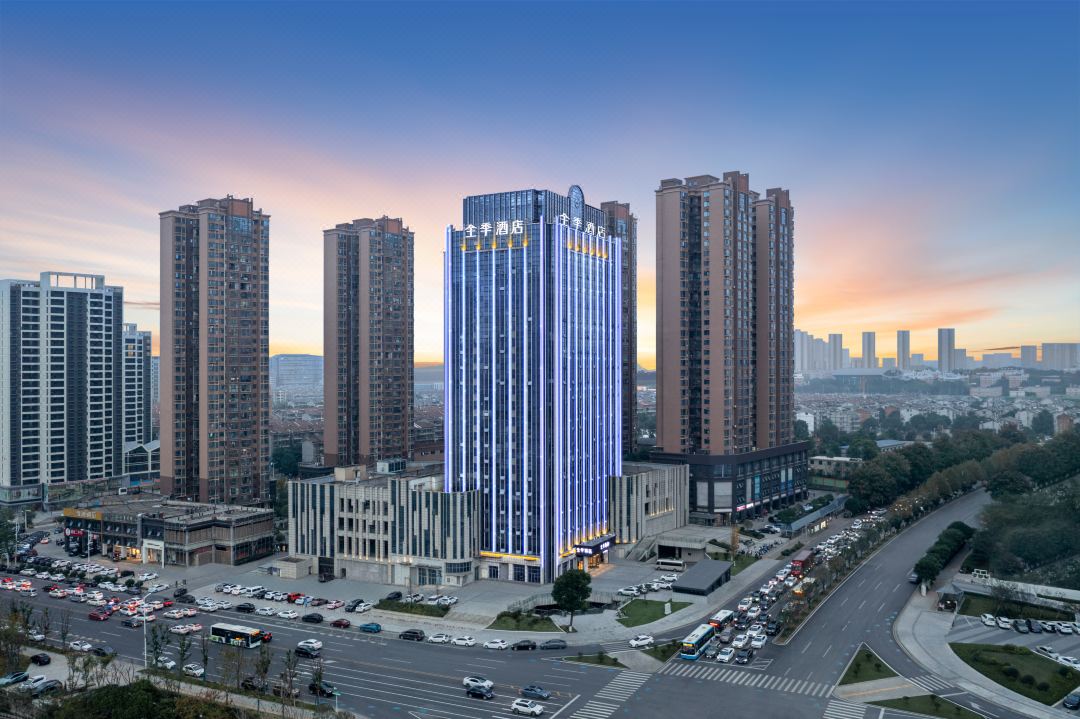 JI Hotel (Changsha Lugu BuBuGao New World)