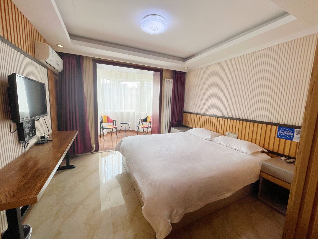 Qin & Furnace Holiday Hotel (Harbin Daowai Highway Passenger Station Cage Commercial Building)