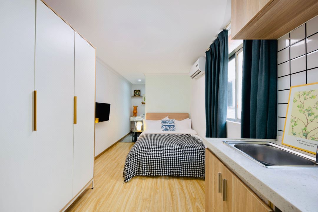 Yichao Apartment (Pinghu South China City Hehua Metro Station Branch)